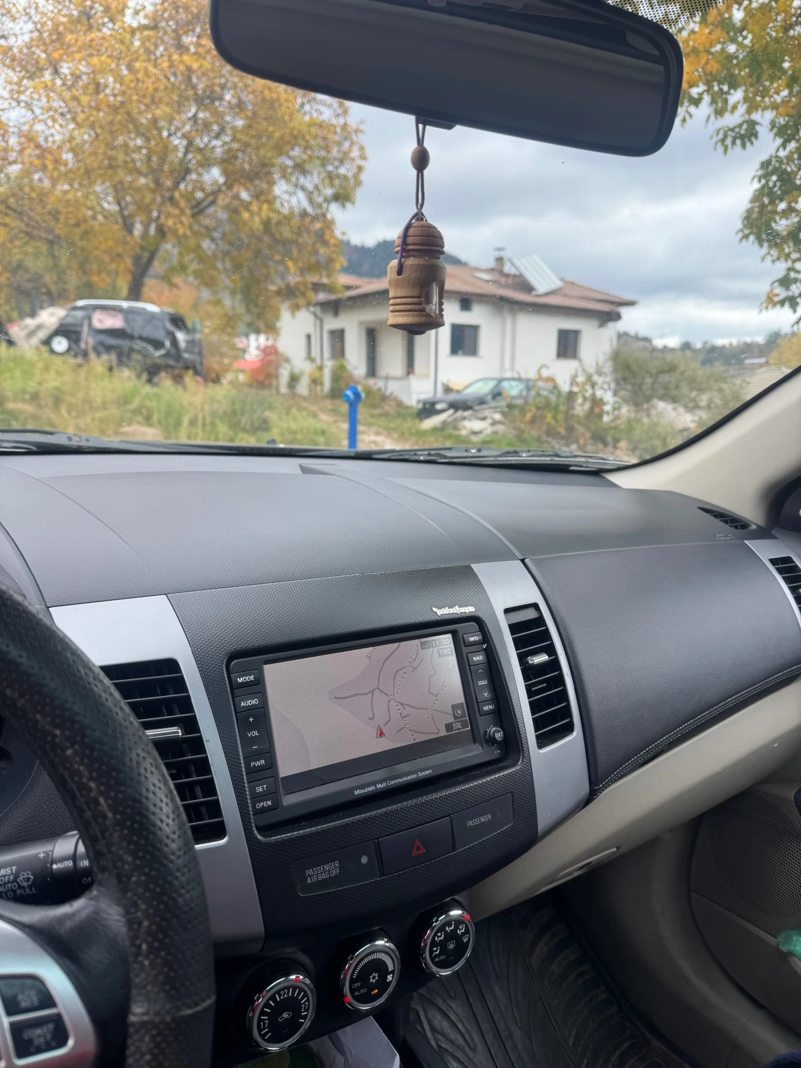 Mitsubishi Outlander, снимка 8 - Автомобили и джипове - 56657657