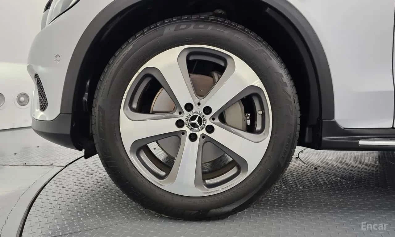 Mercedes-Benz GLC * GLC300 4MATIC * , снимка 5 - Автомобили и джипове - 56735613