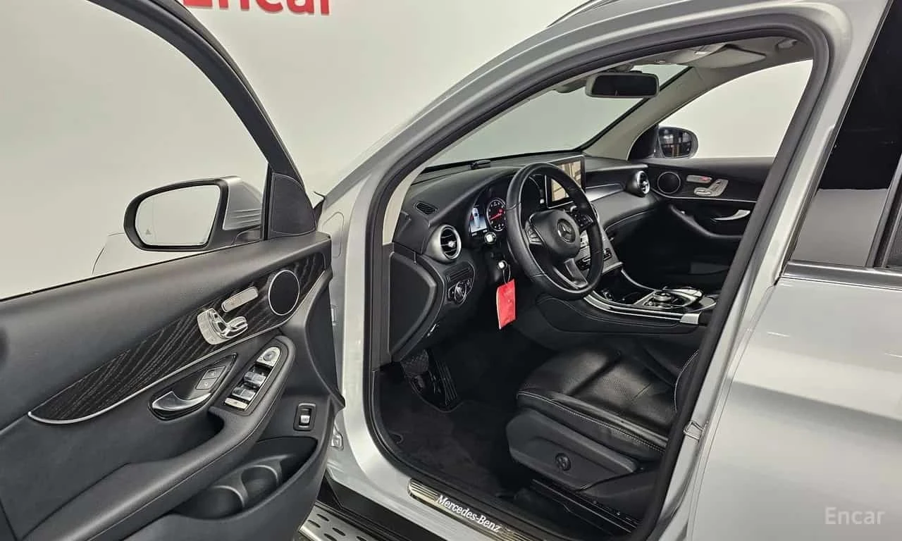 Mercedes-Benz GLC * GLC300 4MATIC * , снимка 10 - Автомобили и джипове - 56735613