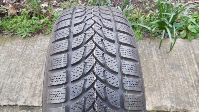 Гуми Зимни 215/60R16, снимка 1 - Гуми и джанти - 27928439