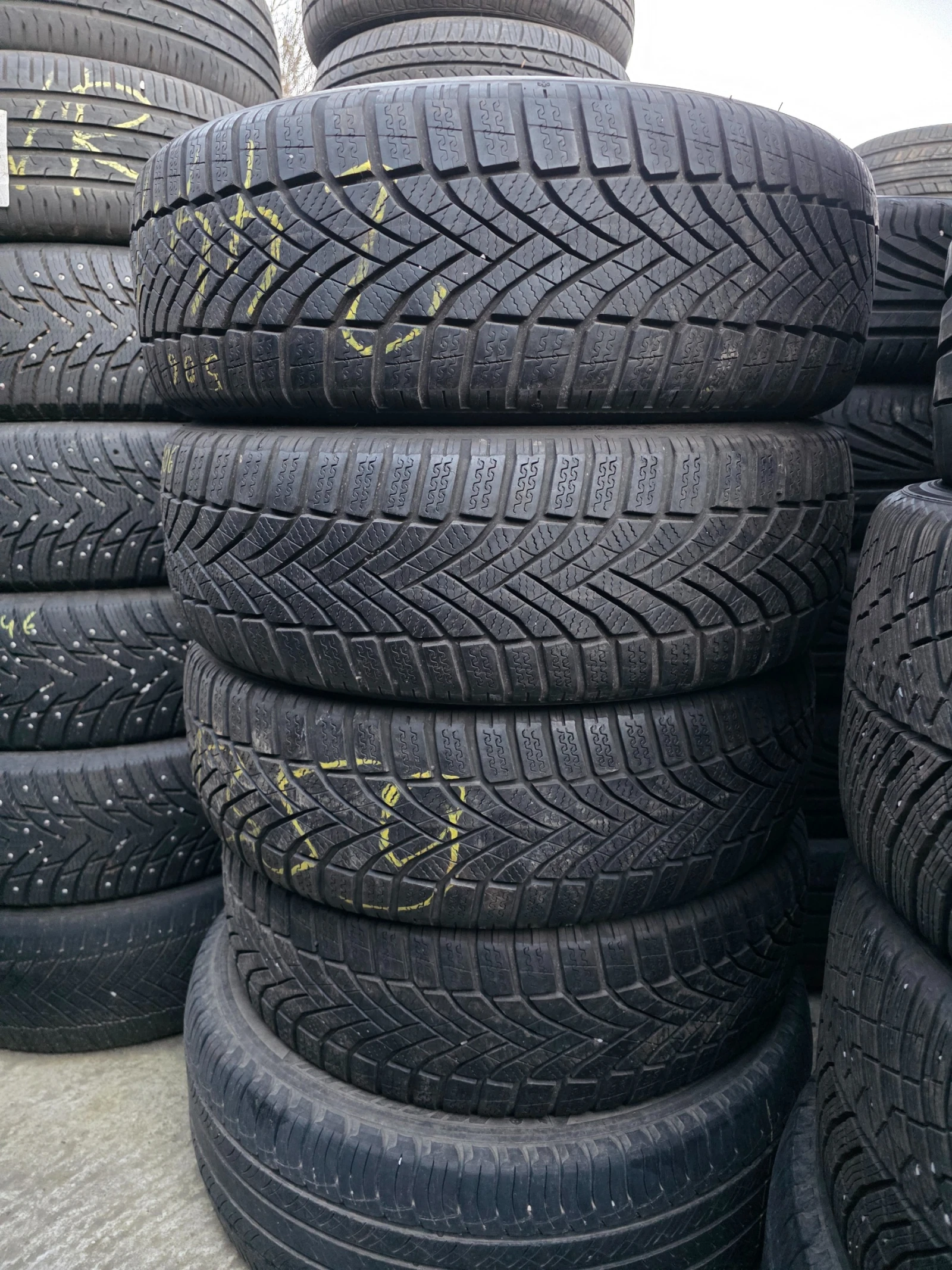 Гуми Зимни 205/55R17, снимка 7 - Гуми и джанти - 53961974