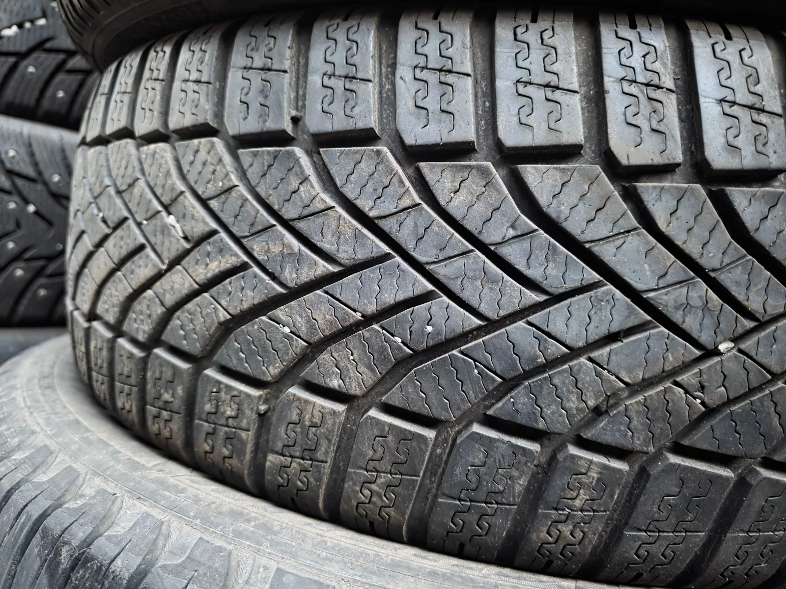 Гуми Зимни 205/55R17