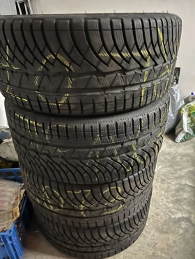 Гуми Зимни 235/35R19