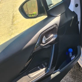 Peugeot 208, снимка 12