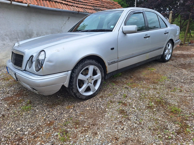 Mercedes-Benz E 200, снимка 2 - Автомобили и джипове - 47108014