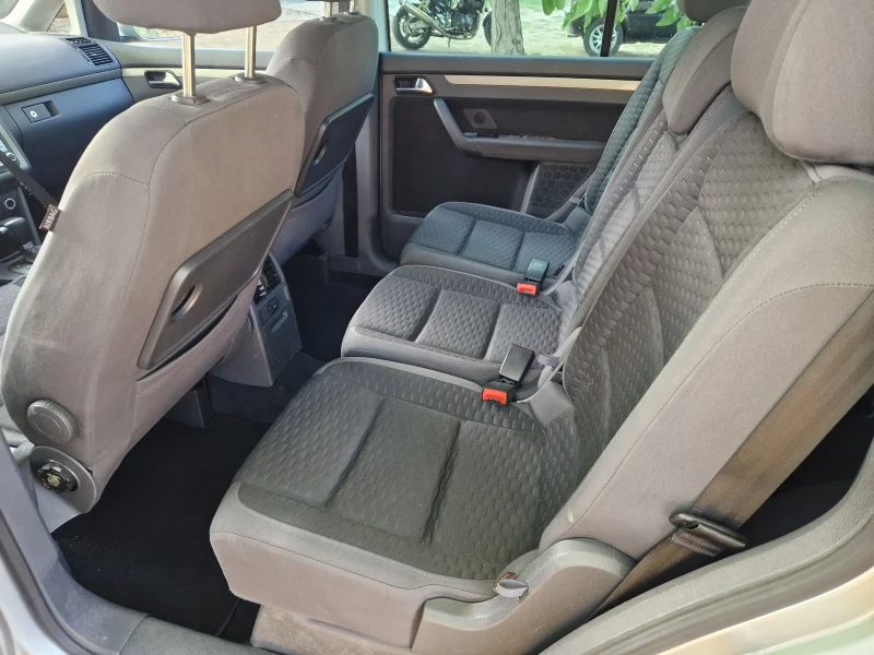 VW Touran, снимка 5 - Автомобили и джипове - 52368415