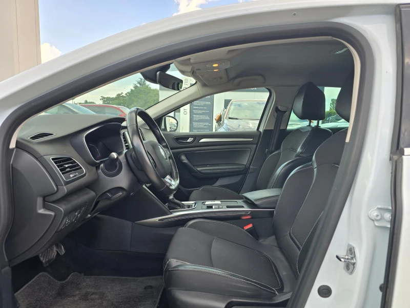 Renault Megane 1.3 Tce Intens, снимка 6 - Автомобили и джипове - 51358342