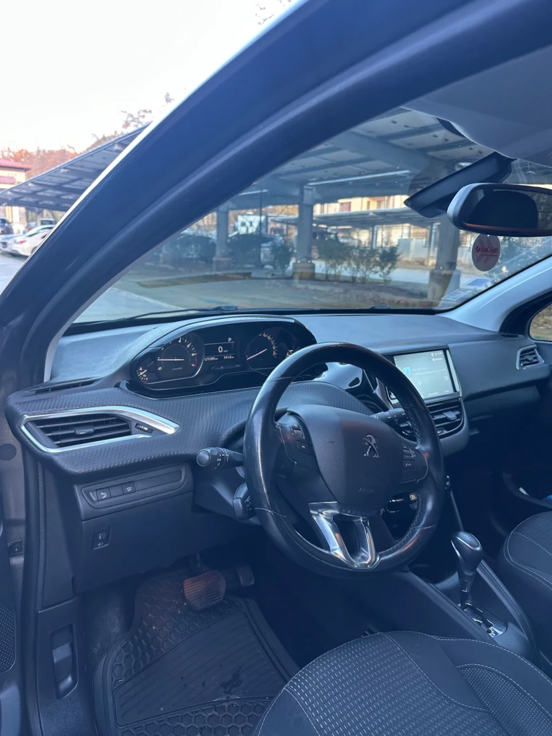Peugeot 208 PureTech Allure, снимка 13 - Автомобили и джипове - 52623341