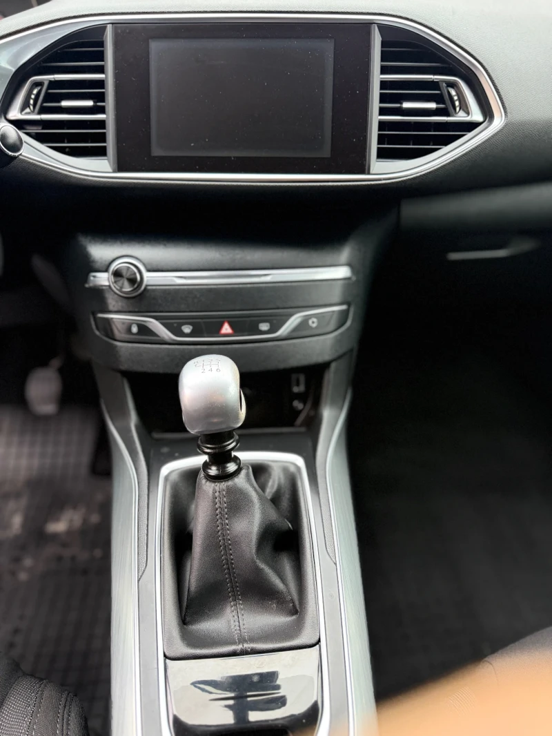Peugeot 308 1.2I-131ps, снимка 15 - Автомобили и джипове - 52662098