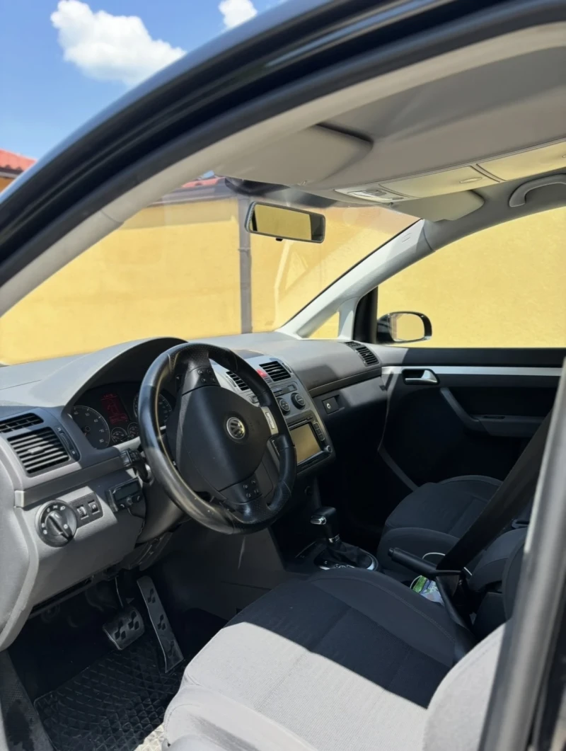 VW Touran, снимка 7 - Автомобили и джипове - 53100640