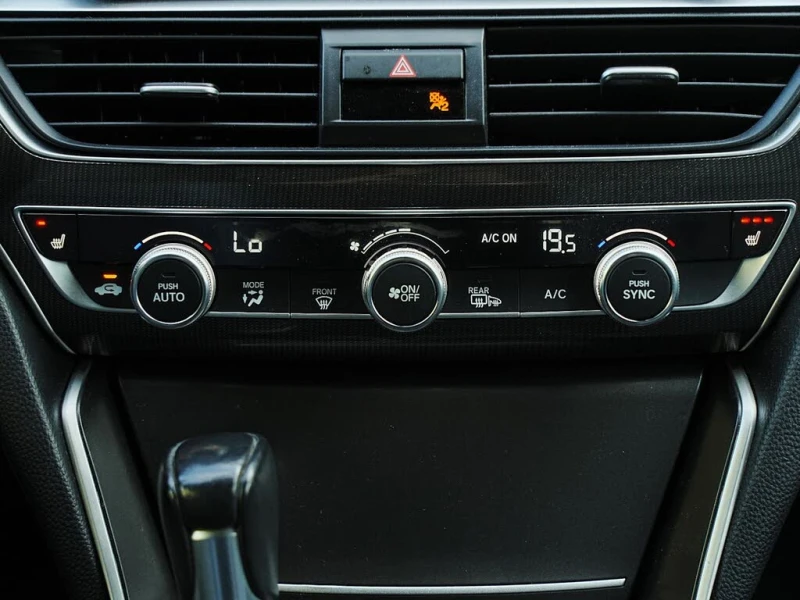 Honda Accord Sport FWD* CARFAX * АвтоКредит* (ЦЕНА ДО БГ), снимка 12 - Автомобили и джипове - 53600120