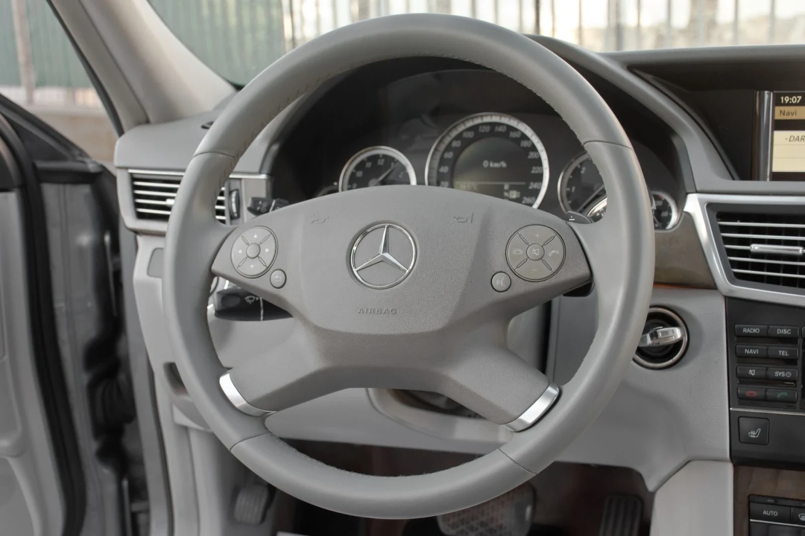 Mercedes-Benz E 350 CDI-DISTRONIC-МАСАЖ-КАМЕРА-AMBIENT-LINE ASIST-FULL - изображение 8