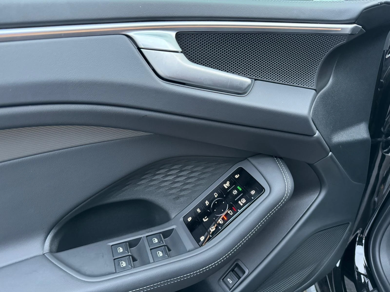 Audi A6 40 TFSI/NEW MODEL/S-LINE/MMI DISPLAY/ - изображение 6