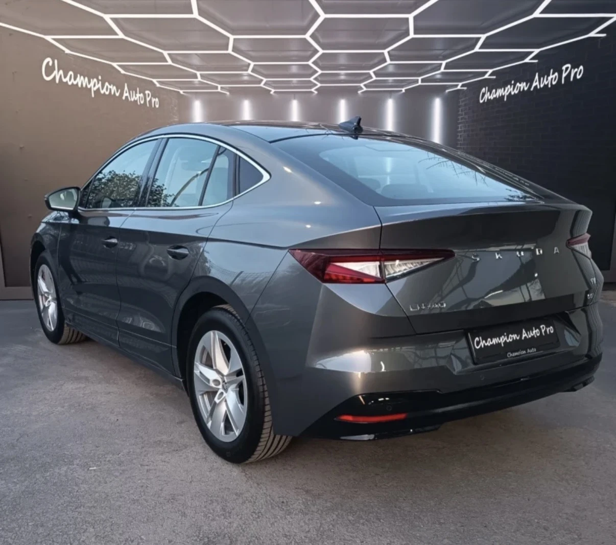 Skoda Enyaq Coupe 60 Louft/Pano/Kam, снимка 4 - Автомобили и джипове - 54344628