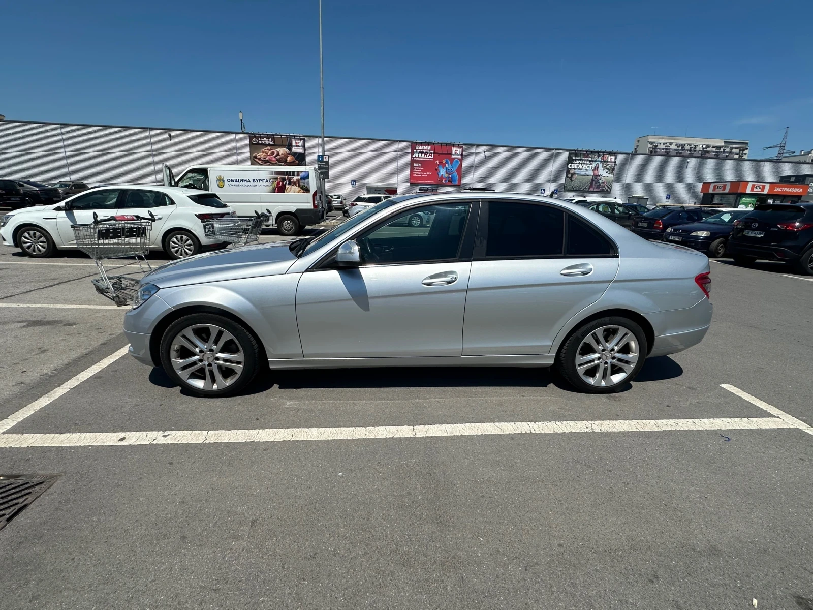 Mercedes-Benz C 220 Напълно обслужена! Крайна цена 5700 EUR!, снимка 3 - Автомобили и джипове - 54828307