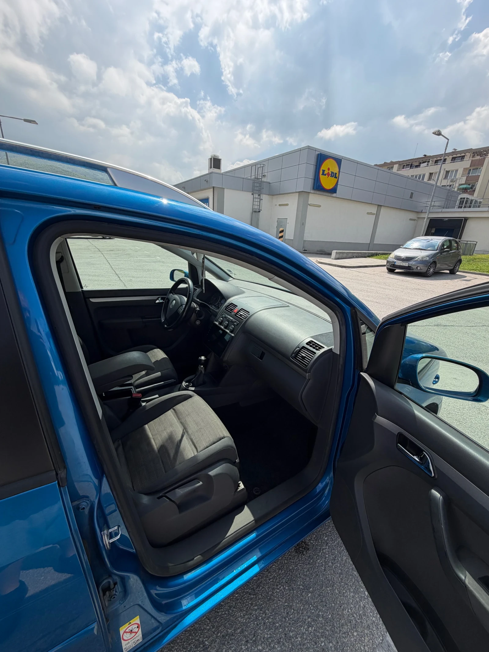 VW Touran, снимка 5 - Автомобили и джипове - 54508788