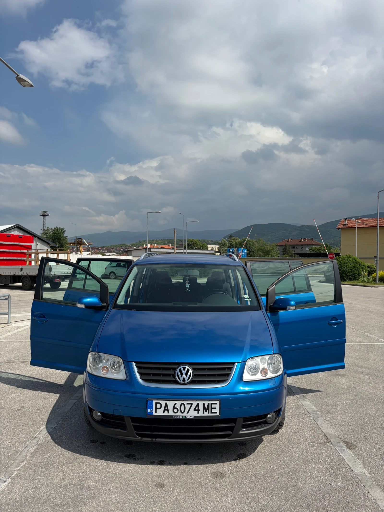 VW Touran, снимка 10 - Автомобили и джипове - 54508788