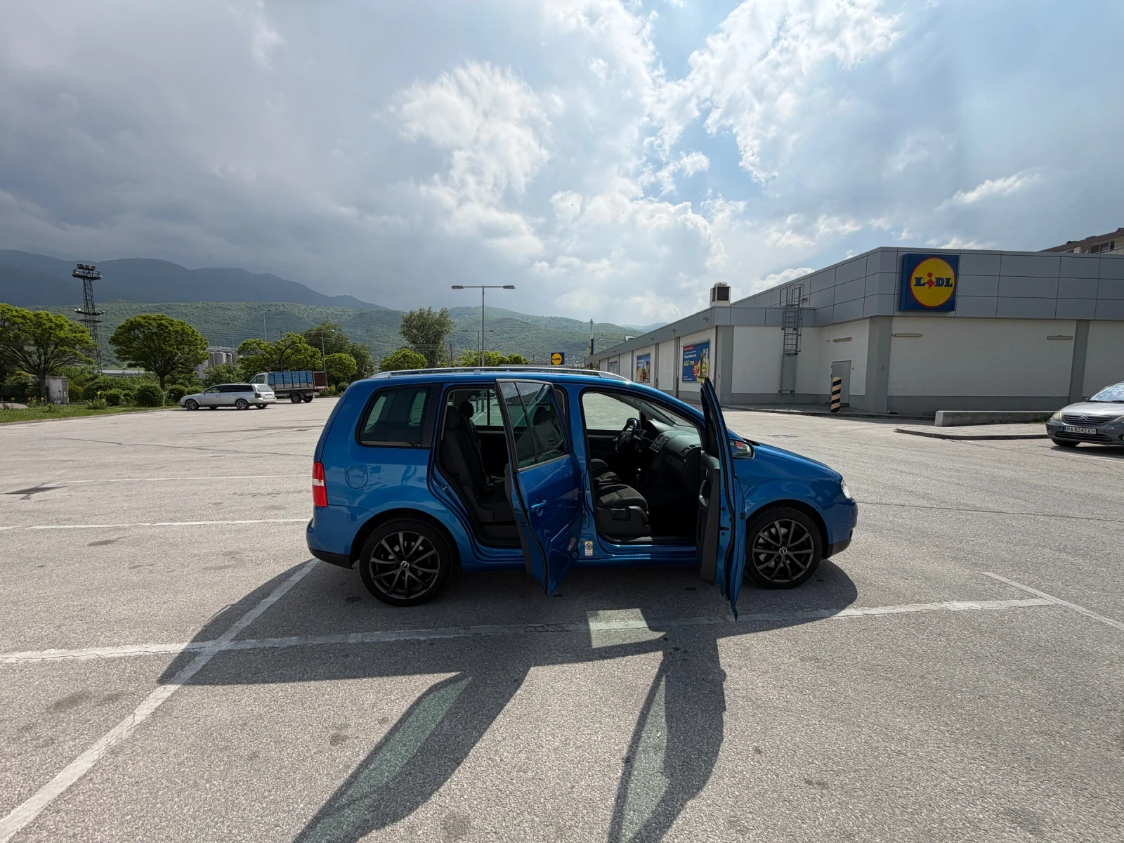 VW Touran, снимка 6 - Автомобили и джипове - 54508788