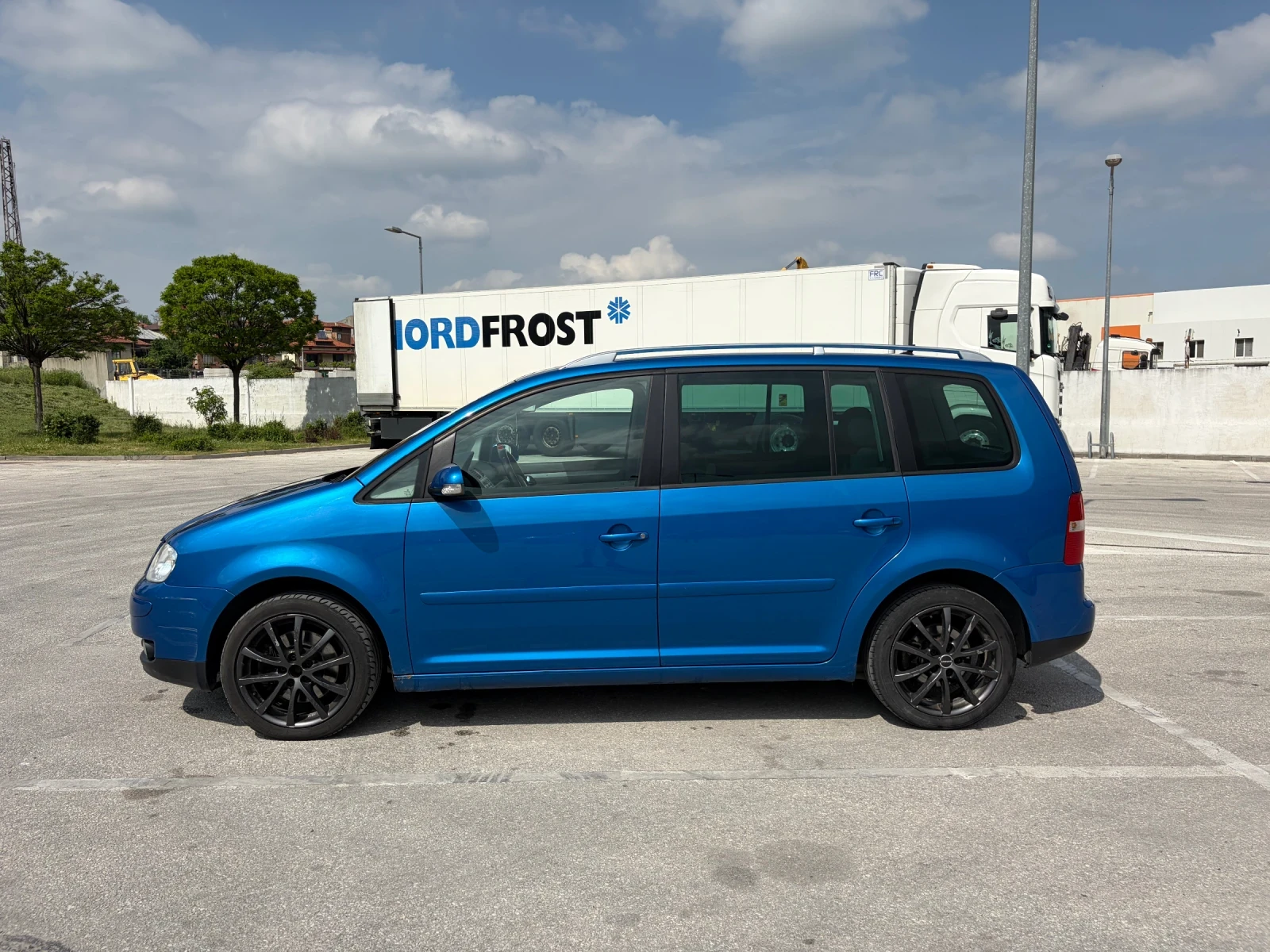 VW Touran, снимка 2 - Автомобили и джипове - 54508788