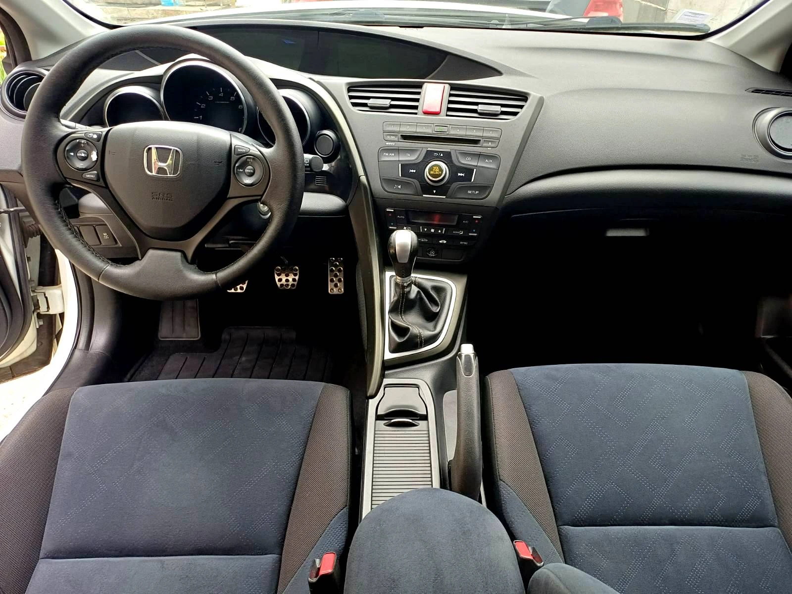 Honda Civic 1.8 i-vtec, снимка 9 - Автомобили и джипове - 54706757