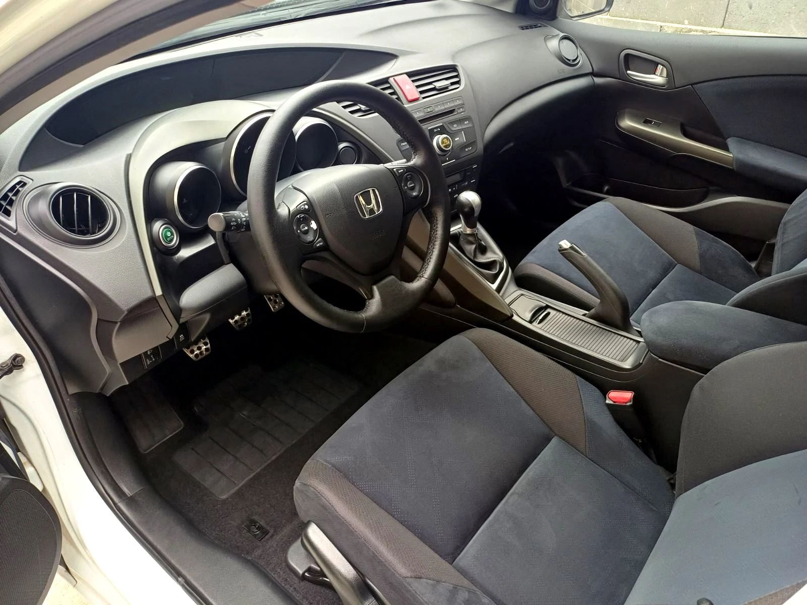 Honda Civic 1.8 i-vtec, снимка 10 - Автомобили и джипове - 54706757