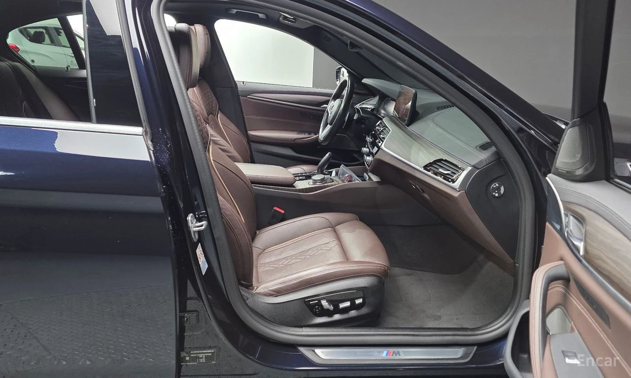 BMW 530E M* SPORT* HARMON* KARDON* ХЕДЪП* 360КАМЕРА* LANE* , снимка 13 - Автомобили и джипове - 54823317