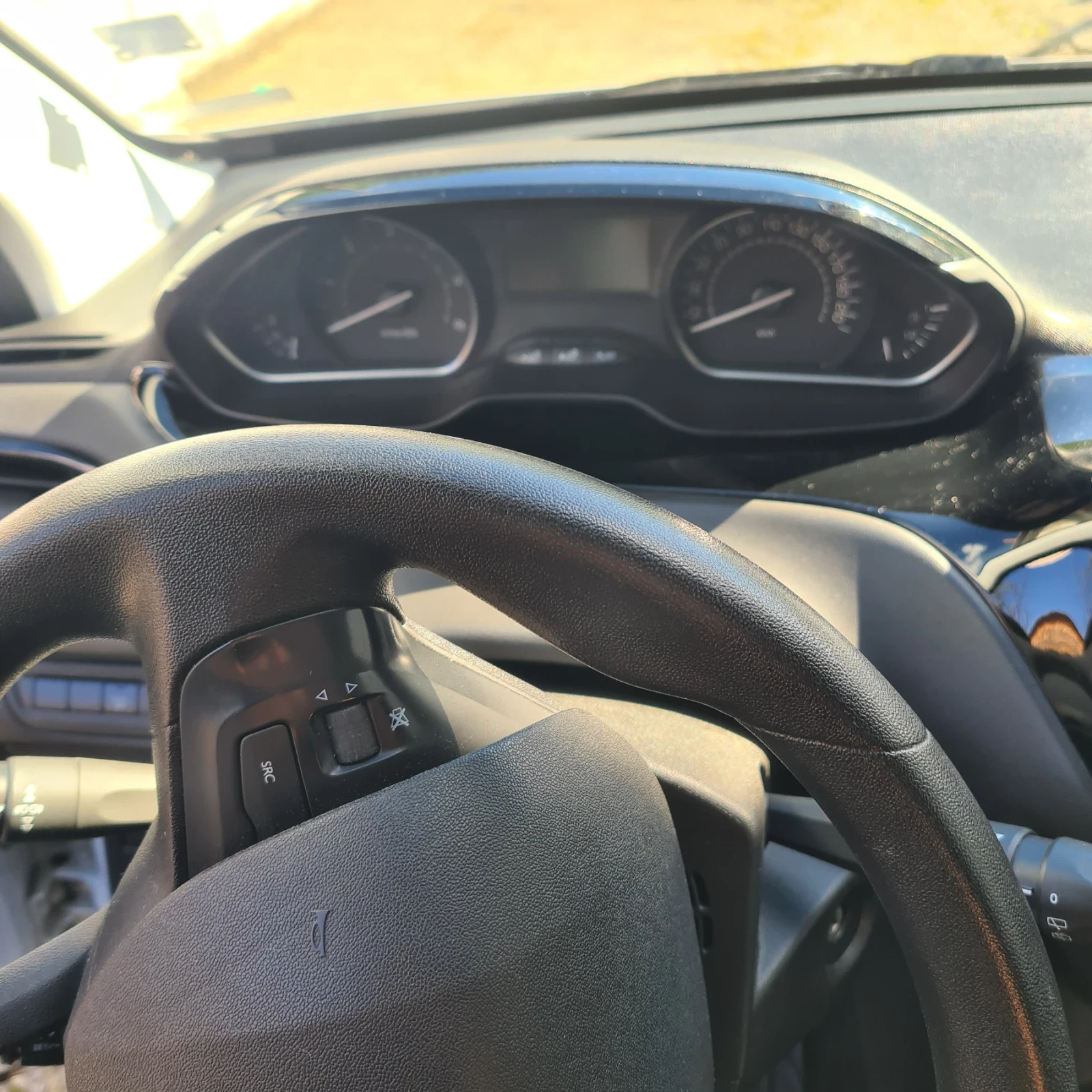 Peugeot 208, снимка 14 - Автомобили и джипове - 54984551
