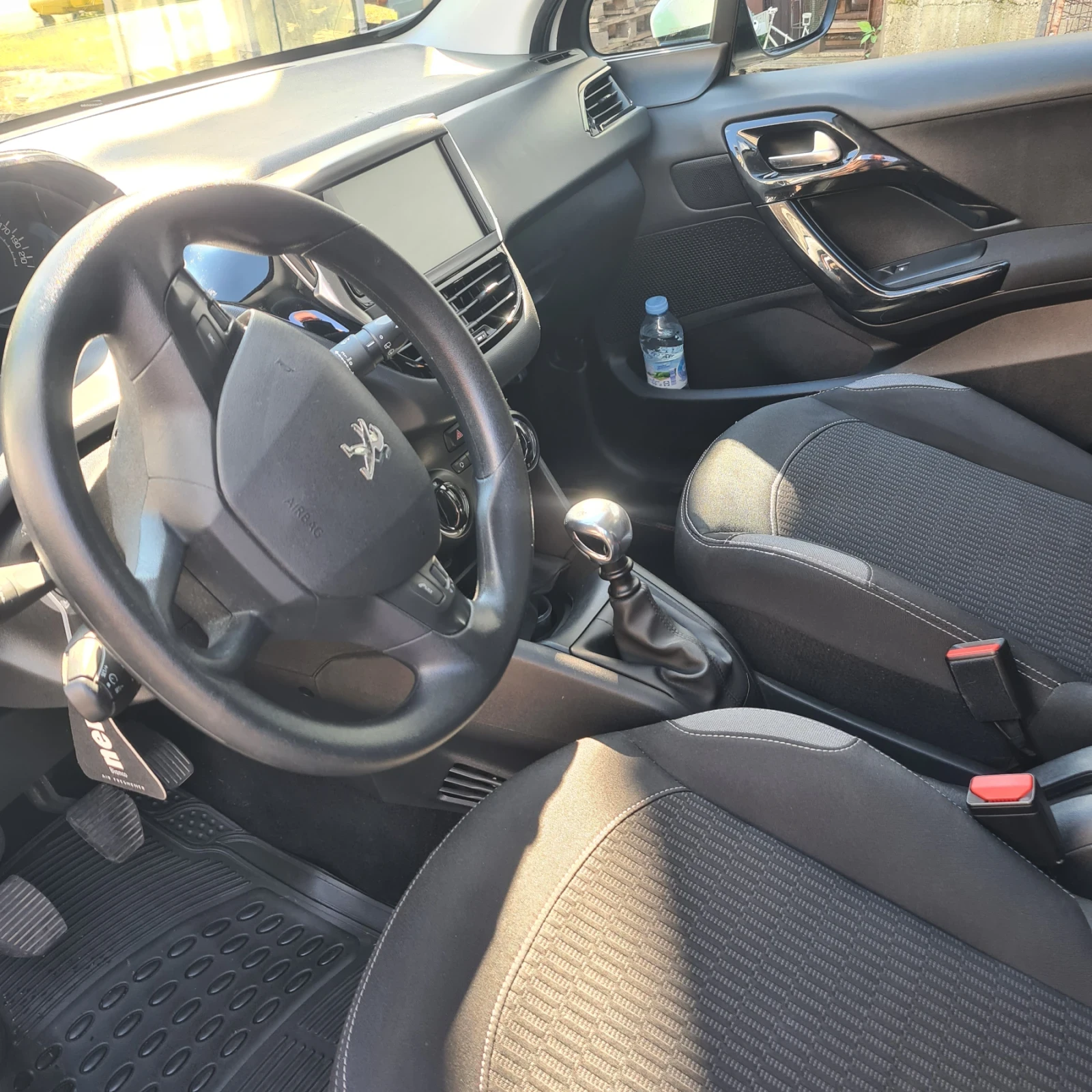 Peugeot 208, снимка 15 - Автомобили и джипове - 54984551