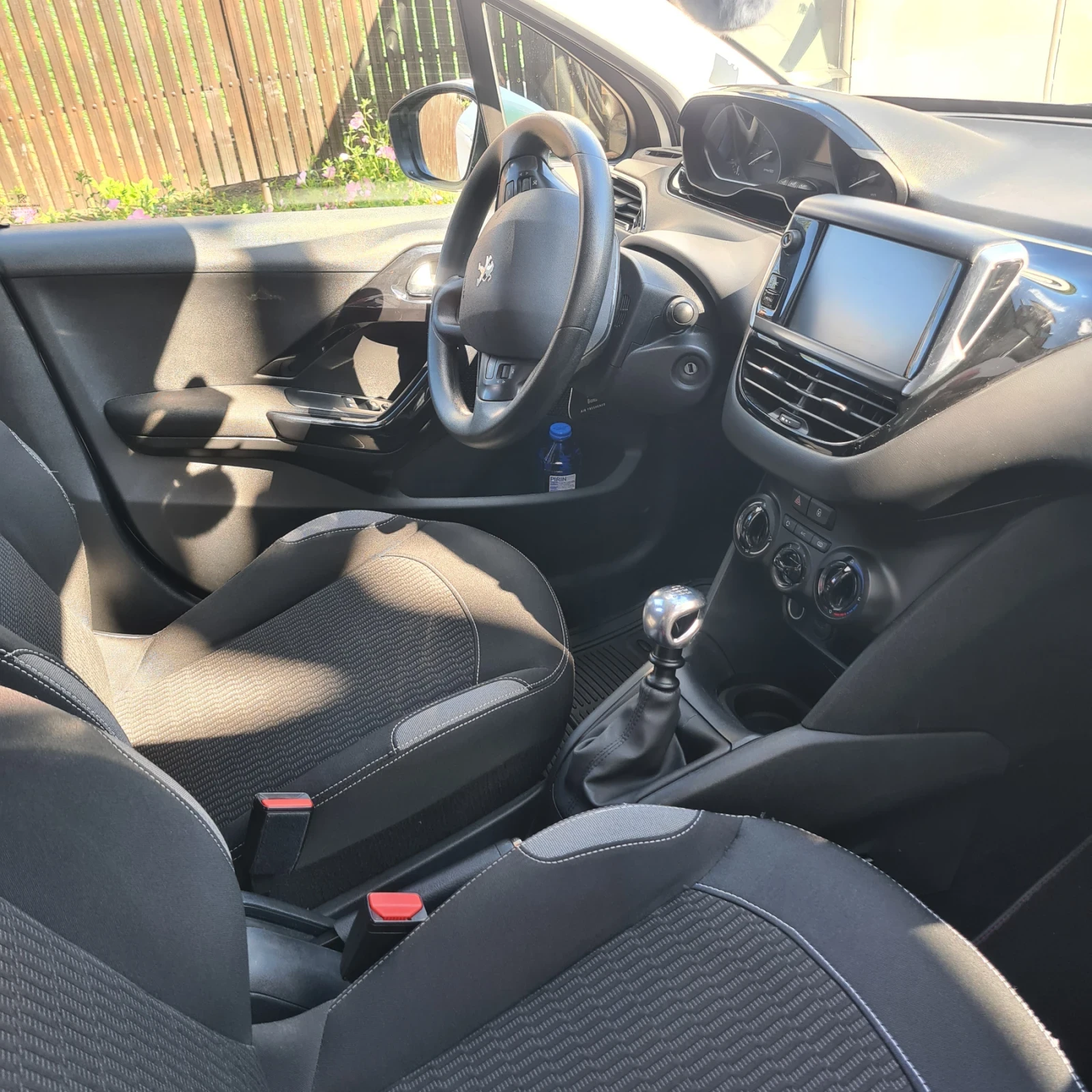 Peugeot 208, снимка 8 - Автомобили и джипове - 54984551