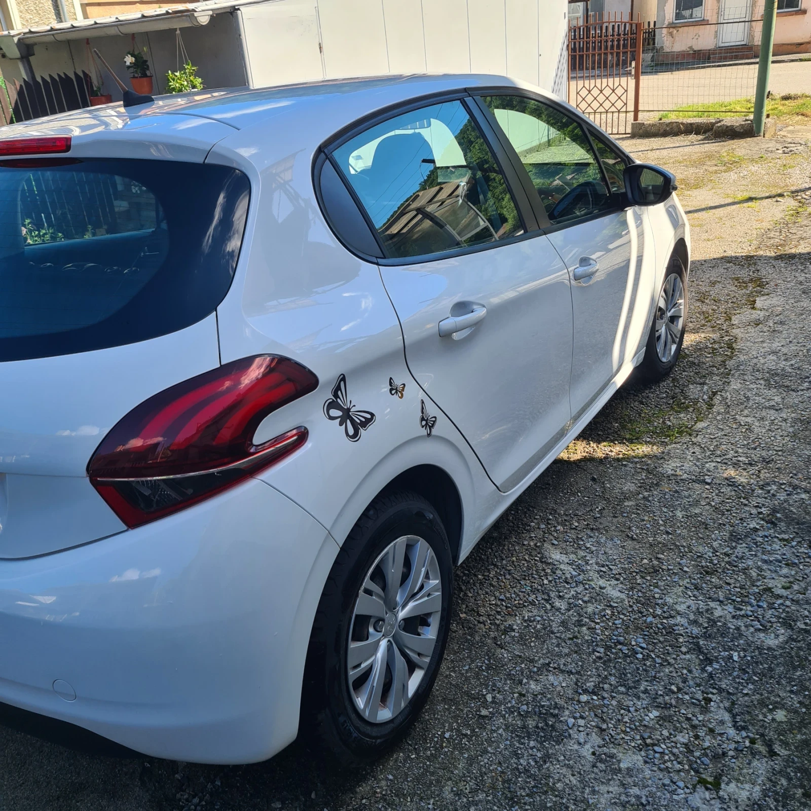 Peugeot 208, снимка 6 - Автомобили и джипове - 54984551