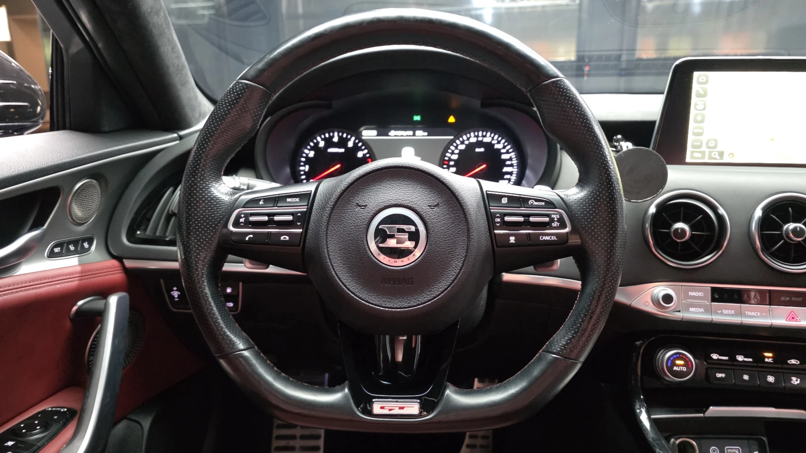 Kia Stinger AWD* TURBO GT* PANO* 360* DIS* ОБДУХ* HEAD-UP* КРА, снимка 6 - Автомобили и джипове - 55042632