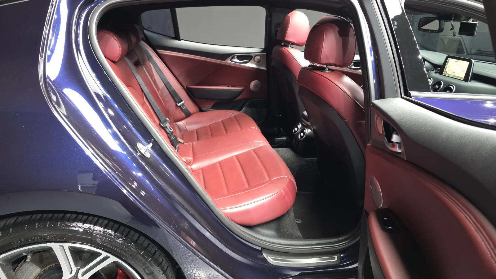 Kia Stinger AWD* TURBO GT* PANO* 360* DIS* ОБДУХ* HEAD-UP* КРА, снимка 16 - Автомобили и джипове - 55042632