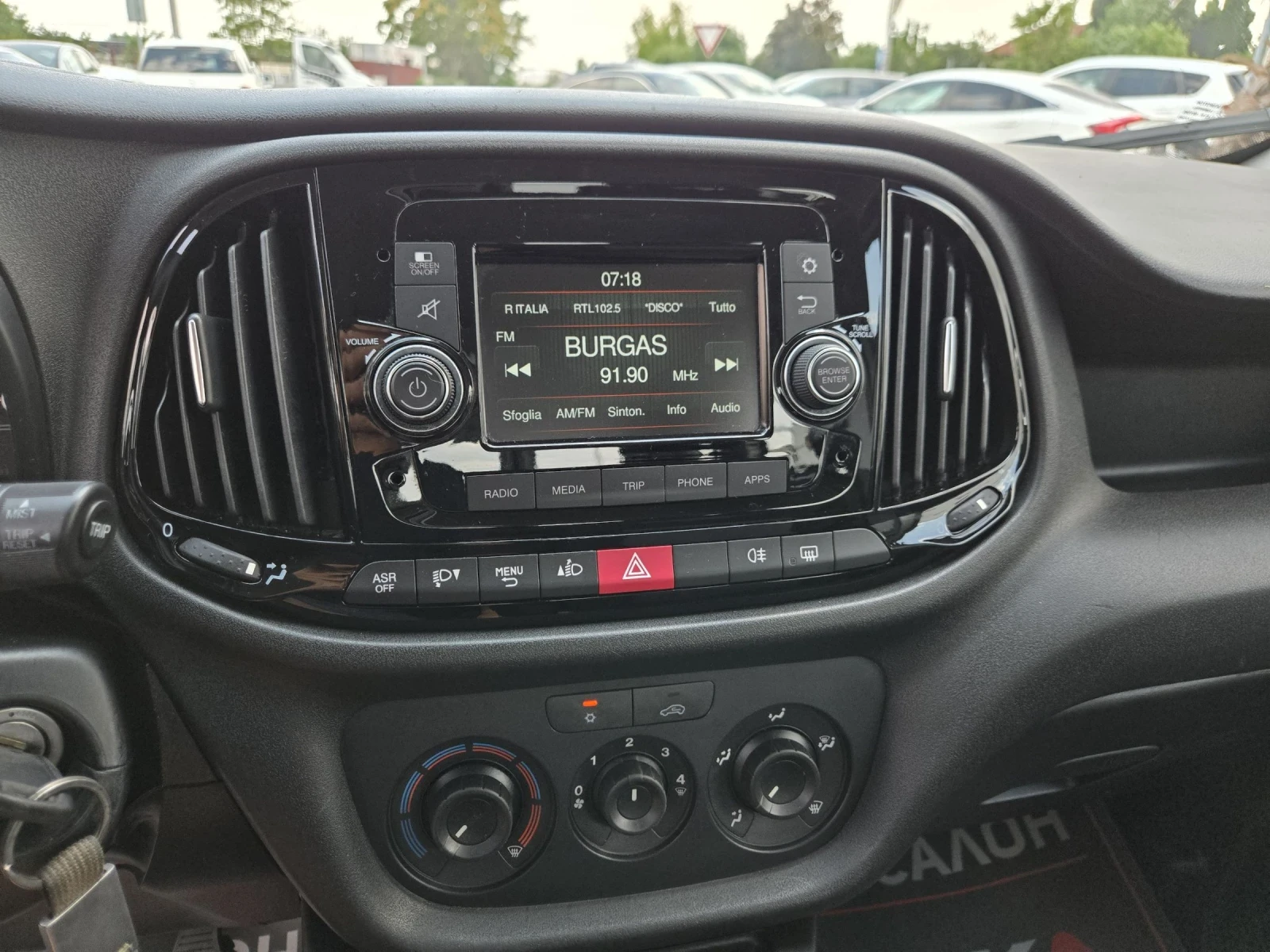 Fiat Doblo 1.3Multijet-95кс= EURO 6B= ПЪТНИЧЕСКИ= N1-5МЕСТА!, снимка 15 - Автомобили и джипове - 55590464