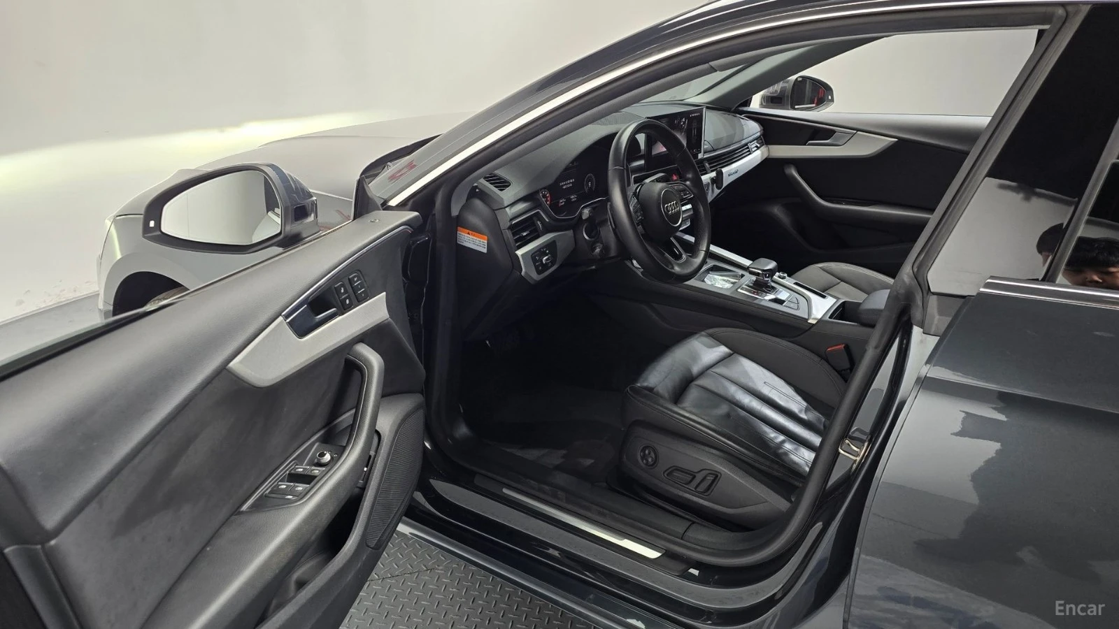 Audi A5 40TFSI* QUATTRO* ПОДГРЕВ* КОЖА* ПАНОРАМА* КАМЕРА* , снимка 8 - Автомобили и джипове - 55689493