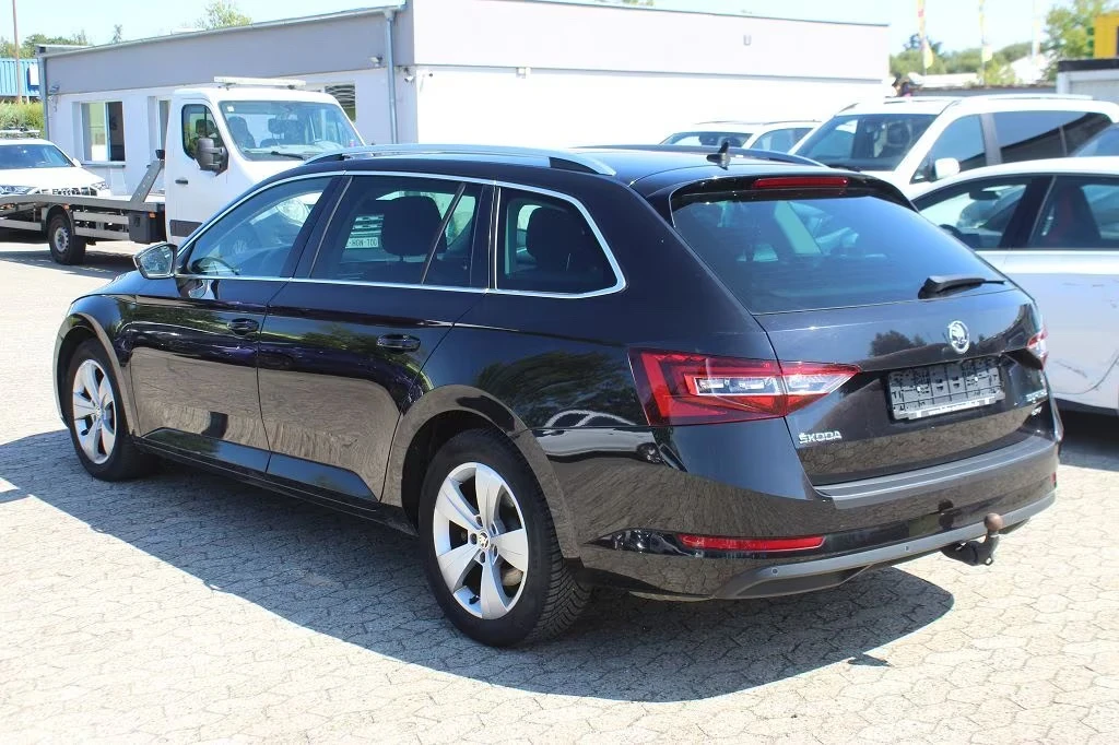 Skoda Superb 4x4 Style Panorama, снимка 3 - Автомобили и джипове - 55811373