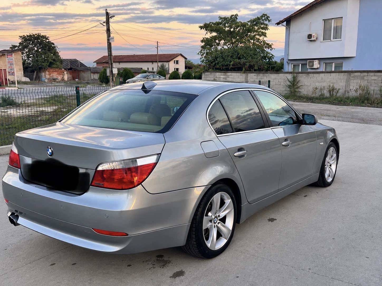 BMW 523 523I, снимка 2 - Автомобили и джипове - 56161789