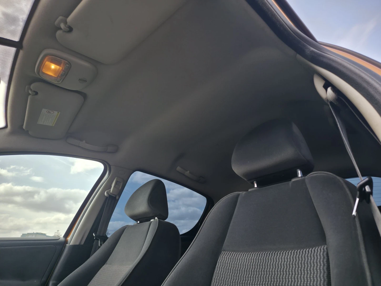 Peugeot 207, снимка 8 - Автомобили и джипове - 56349933