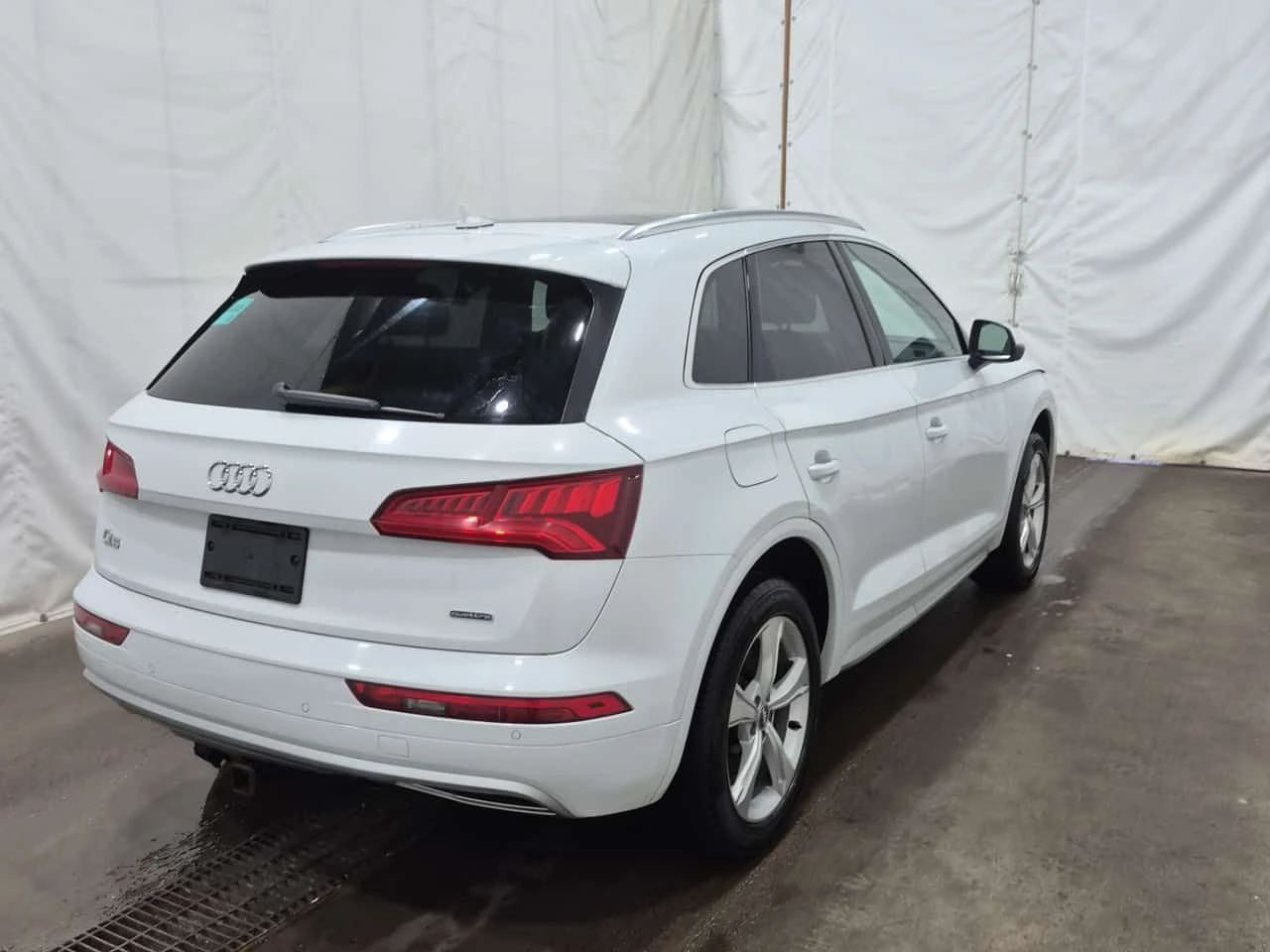 Audi Q5 * PROGRESSIV* ДВА КЛЮЧА* ПАНОРАМА* ПОДГРЕВИ* , снимка 3 - Автомобили и джипове - 53953746