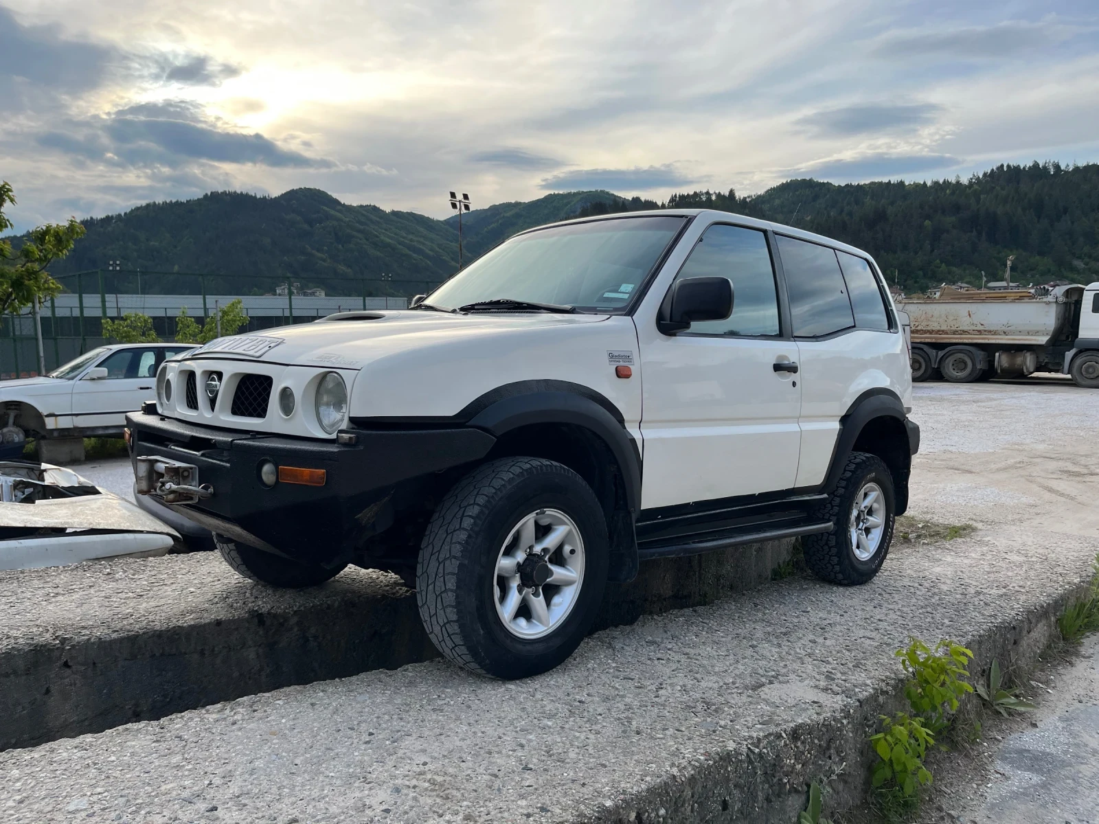 Nissan Terrano 2.7TD 125к.с., снимка 2 - Автомобили и джипове - 54399337