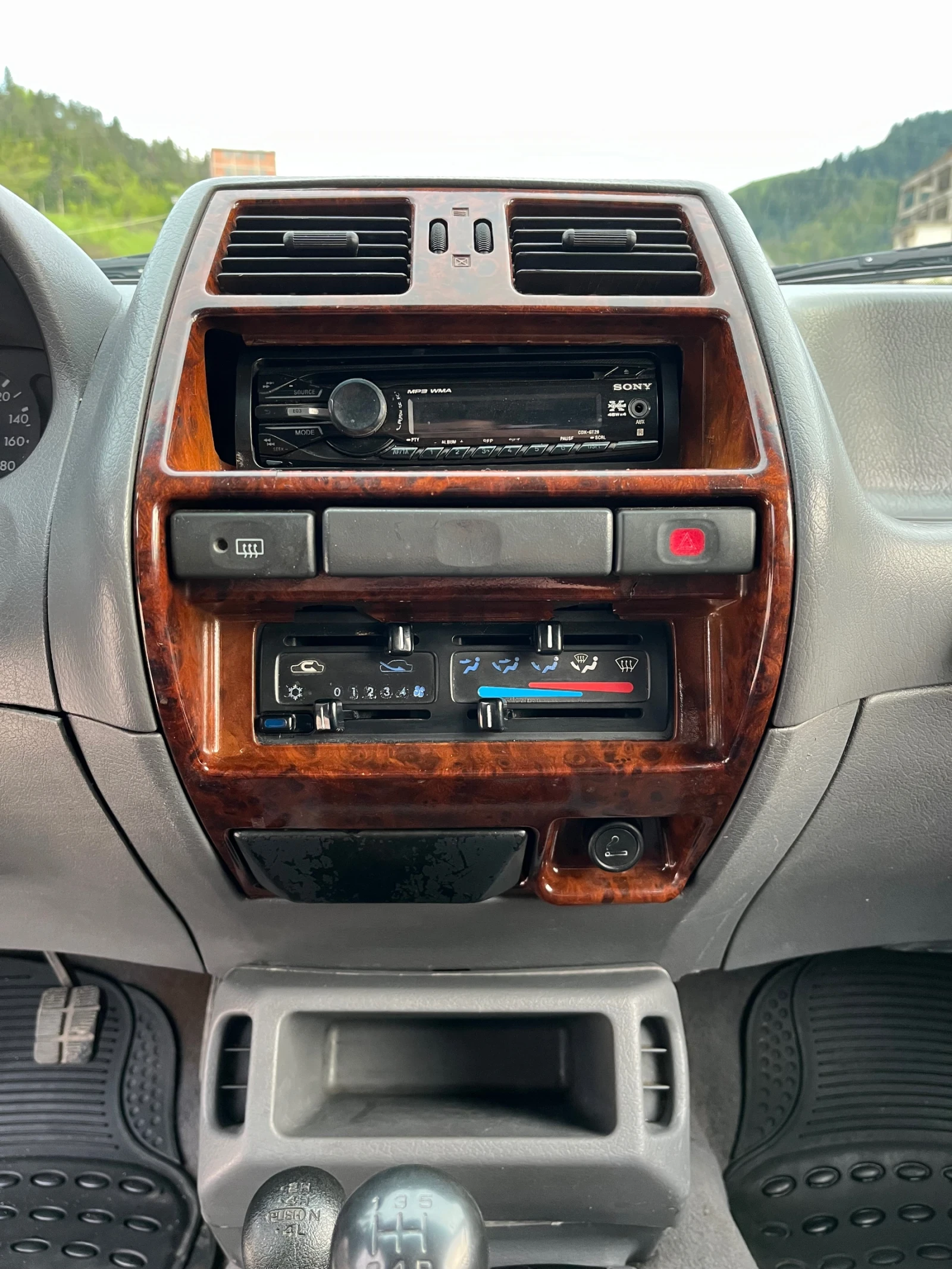 Nissan Terrano 2.7TD 125к.с., снимка 10 - Автомобили и джипове - 54399337