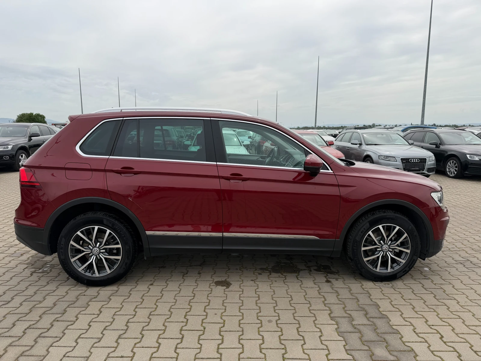 VW Tiguan 2.0TDI 4MOTION AVTOMAT/NAVI EURO 6, снимка 5 - Автомобили и джипове - 54472119