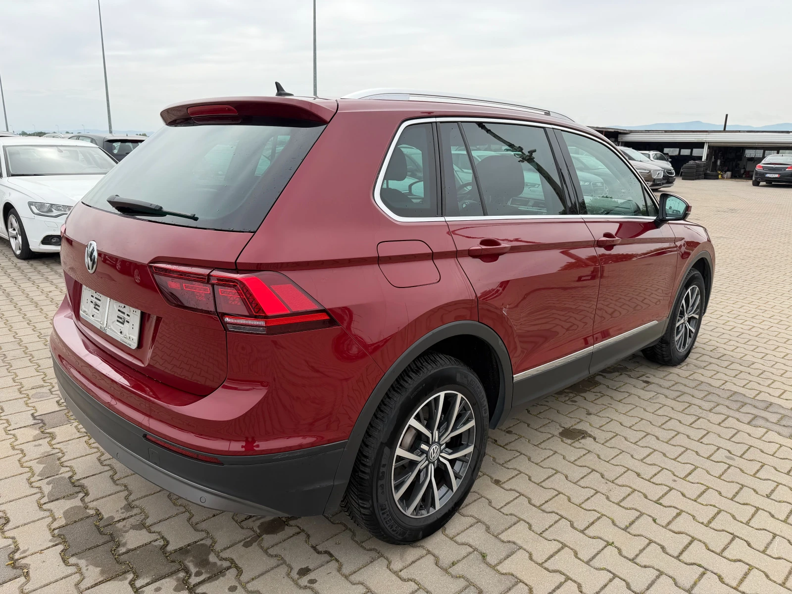 VW Tiguan 2.0TDI 4MOTION AVTOMAT/NAVI EURO 6, снимка 6 - Автомобили и джипове - 54472119