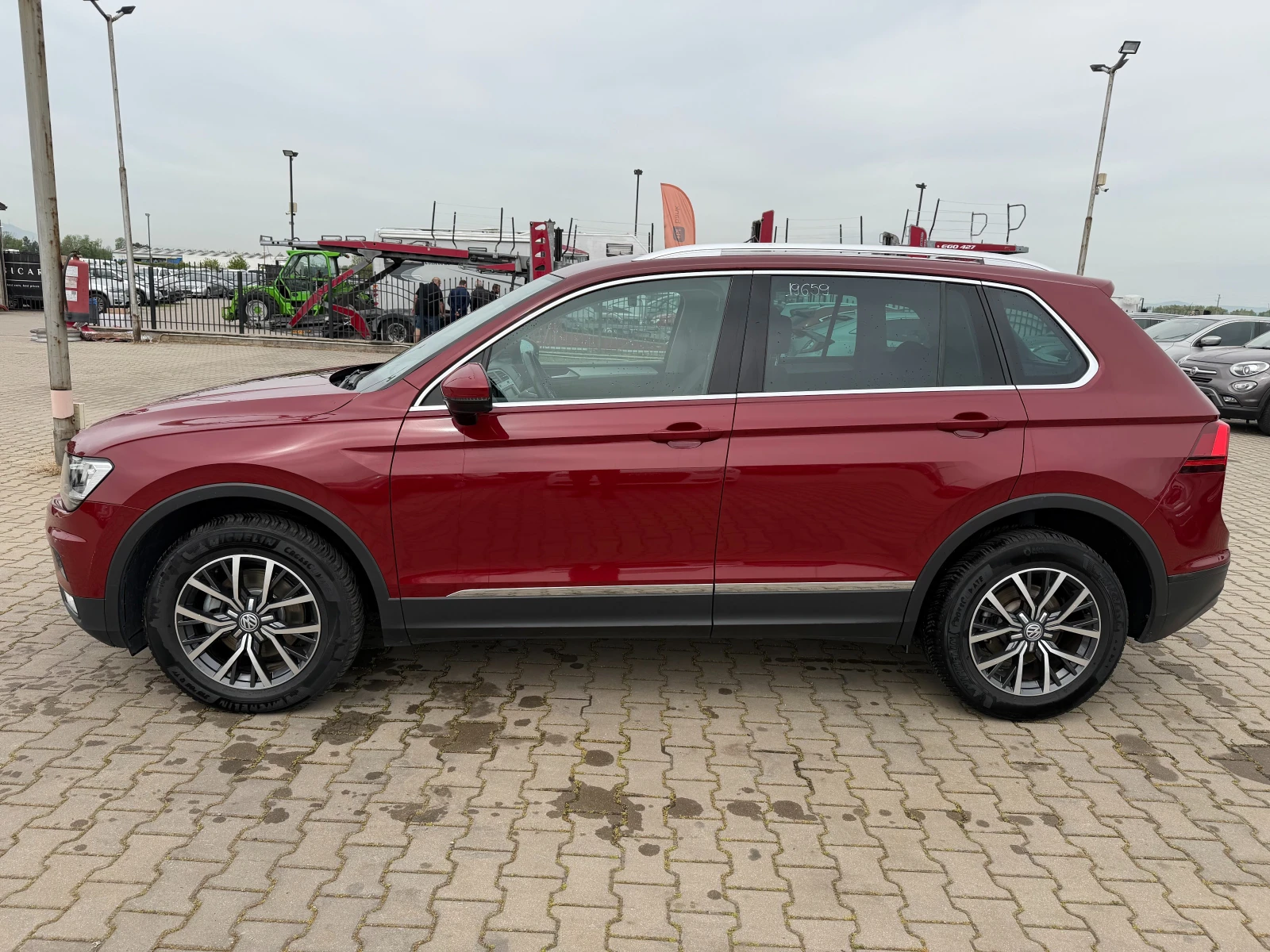 VW Tiguan 2.0TDI 4MOTION AVTOMAT/NAVI EURO 6, снимка 9 - Автомобили и джипове - 54472119