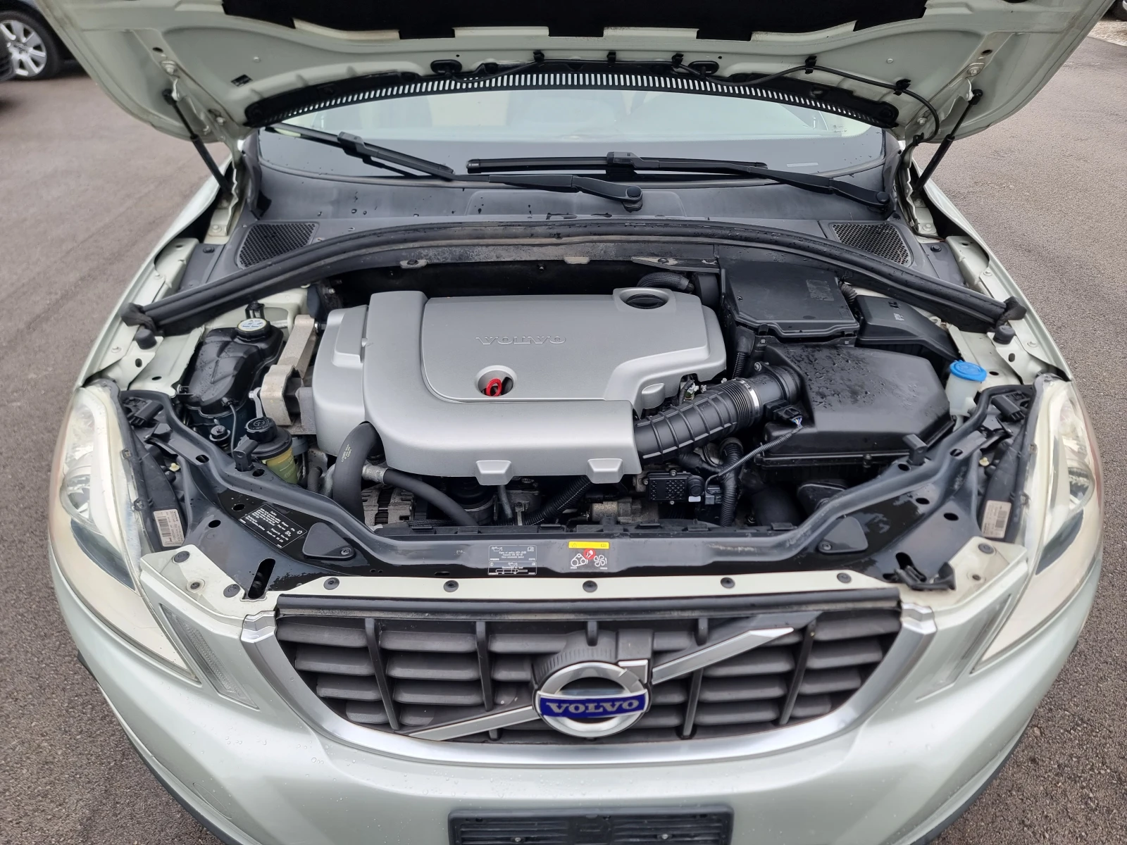 Volvo XC60 2.4 D5, снимка 17 - Автомобили и джипове - 54589181