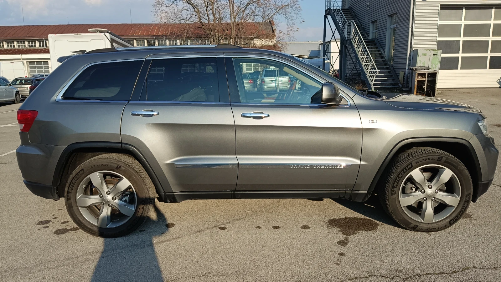 Jeep Grand cherokee От България OVERLAND 4X4 3.0 CRD 241 HP, снимка 4 - Автомобили и джипове - 54601711