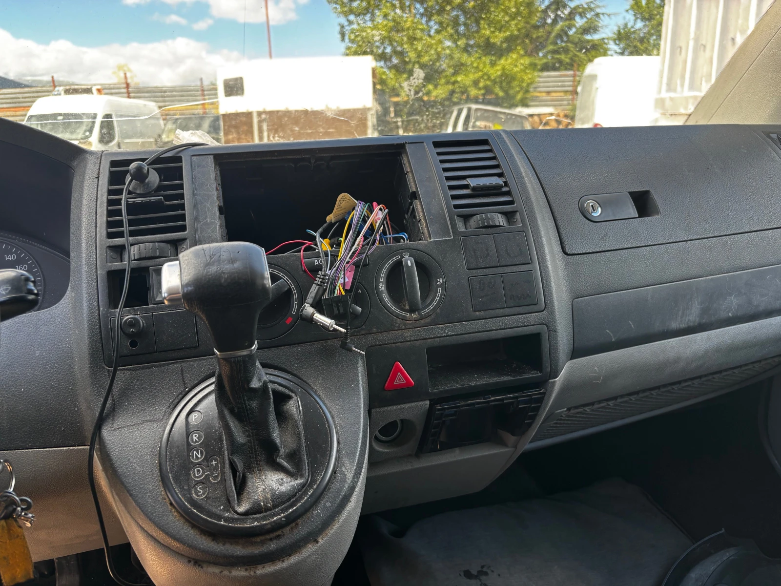 VW T5 Автомат, снимка 5 - Бусове и автобуси - 55319151