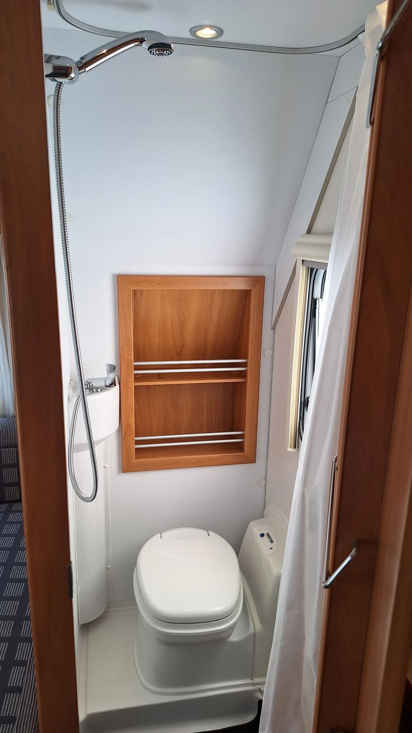 Каравана HYMER / ERIBA Nova-430, снимка 12 - Каравани и кемпери - 55280458