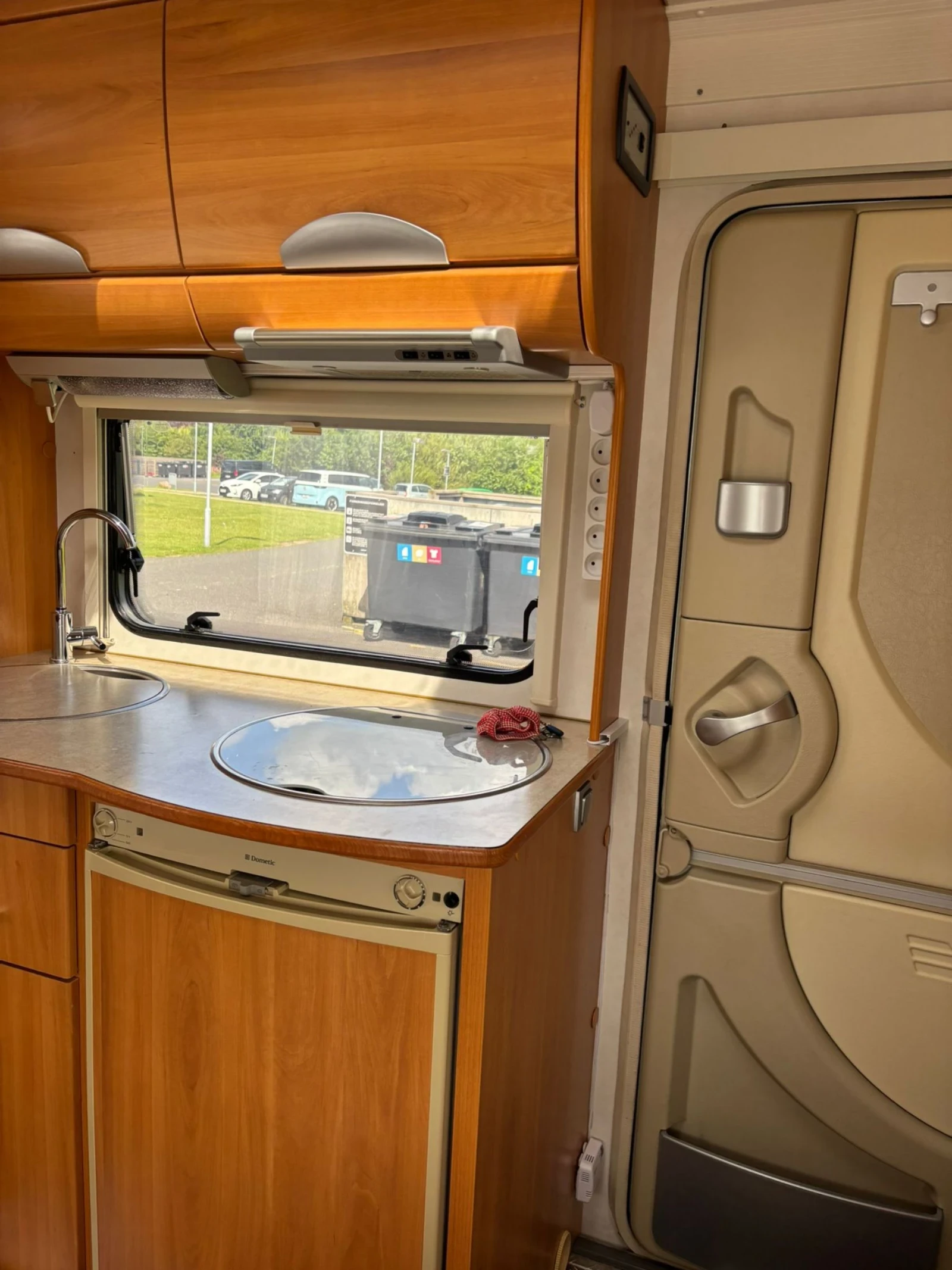 Каравана HYMER / ERIBA 430, снимка 10 - Каравани и кемпери - 55280458