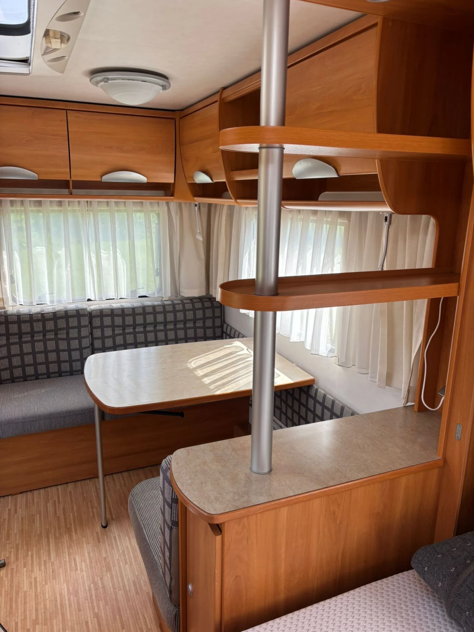 Каравана HYMER / ERIBA 430, снимка 9 - Каравани и кемпери - 55280458