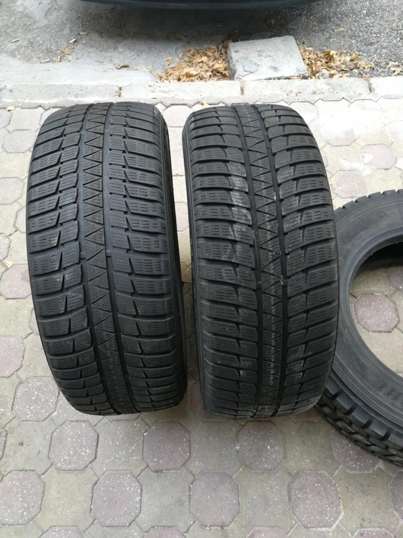 Гуми Зимни 235/55R17, снимка 1 - Гуми и джанти - 45863962